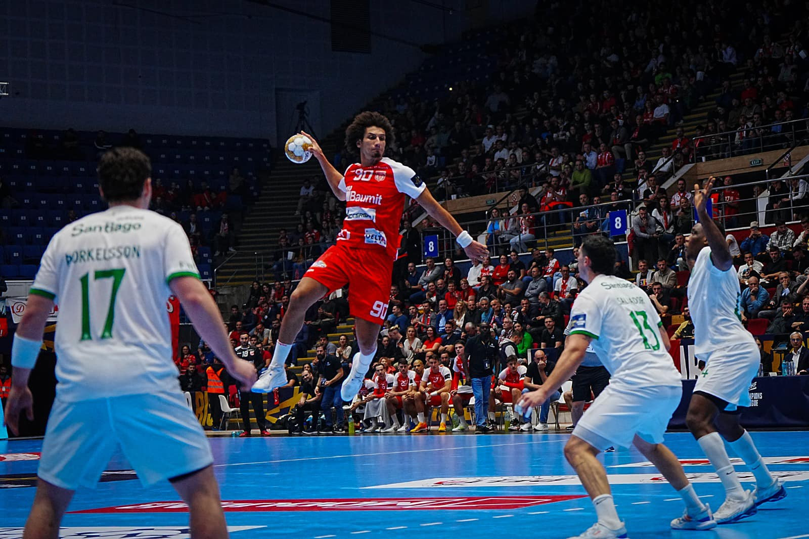 Dinamo, cu Ali Zein dezlănțuit, a &icirc;nvins liderul grupei și a urcat pe podium &icirc;n EHF Champions League! Cum arată clasamentul